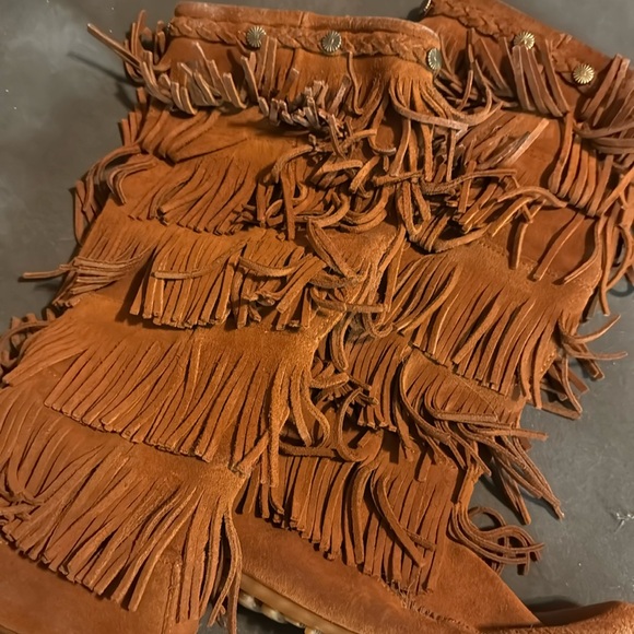 Minnetonka Fringe Brown Boot Moccasins - Picture 1 of 5